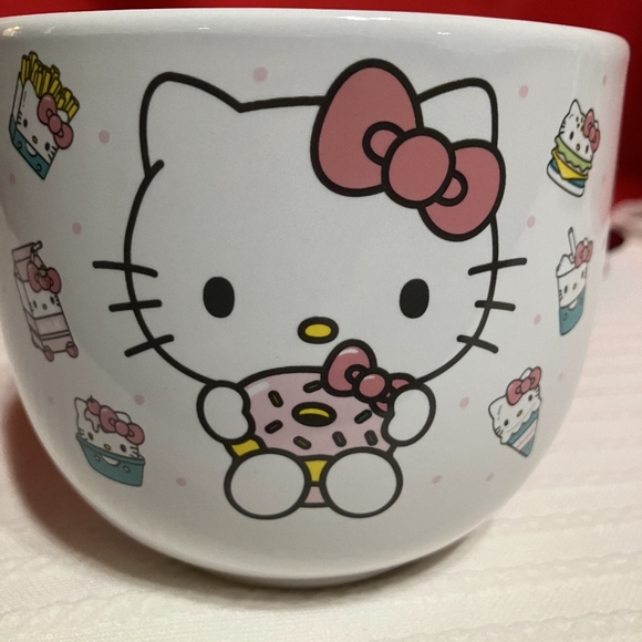 Hello Kitty Noodle Bowl with Chopsticks & Plates - Picture 2 of 5